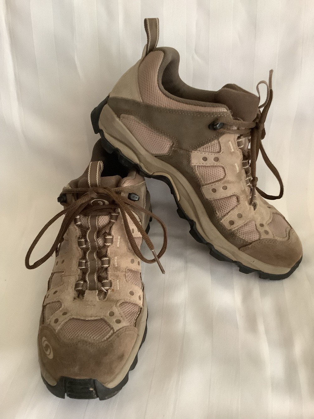Salomon Hiking Shoes - OrthoLite Insoles - Contagrip Soles
